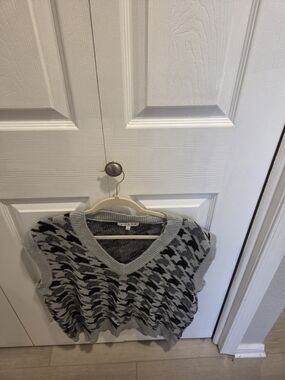 HYFVE Gray and Black Patterned V-Neck Sweater Vest